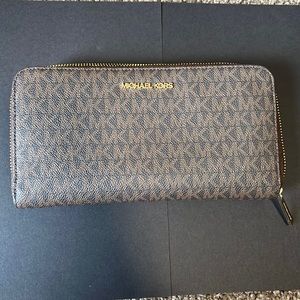 Michael Kors Extra Large Wallet